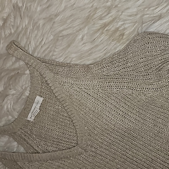 Urban Heritage Beige Cold Shoulder Sweater – Size Medium - Picture 3 of 6